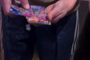 苍老太多了啊冠希哥！陈冠希带女儿观看湖人火箭G5比赛